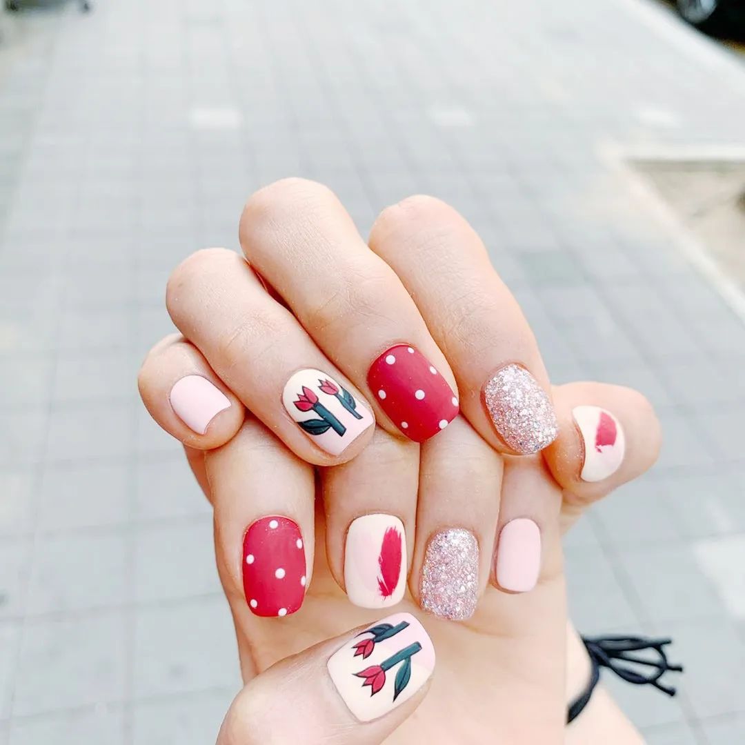 韓式花花美甲清新又可愛