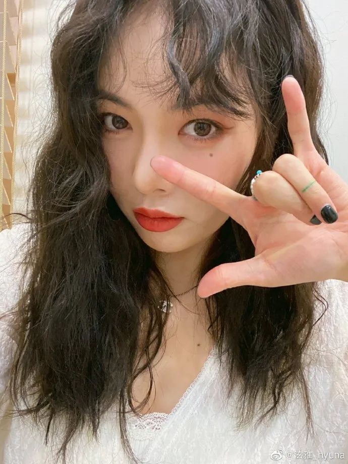 Lisa、宋妍霏……同款美甲，我都給你們扒出來了！