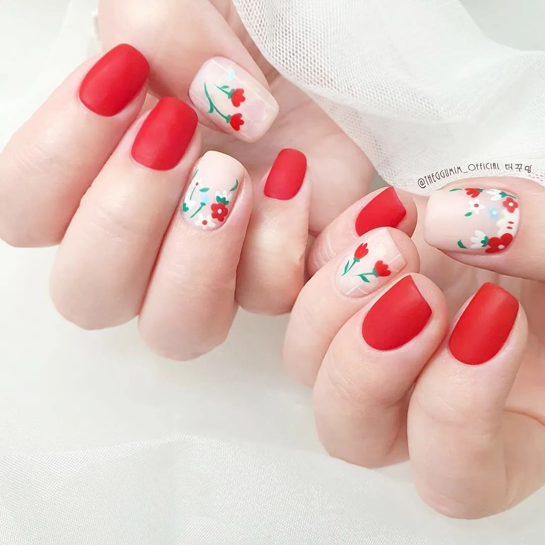 韓式花花美甲清新又可愛