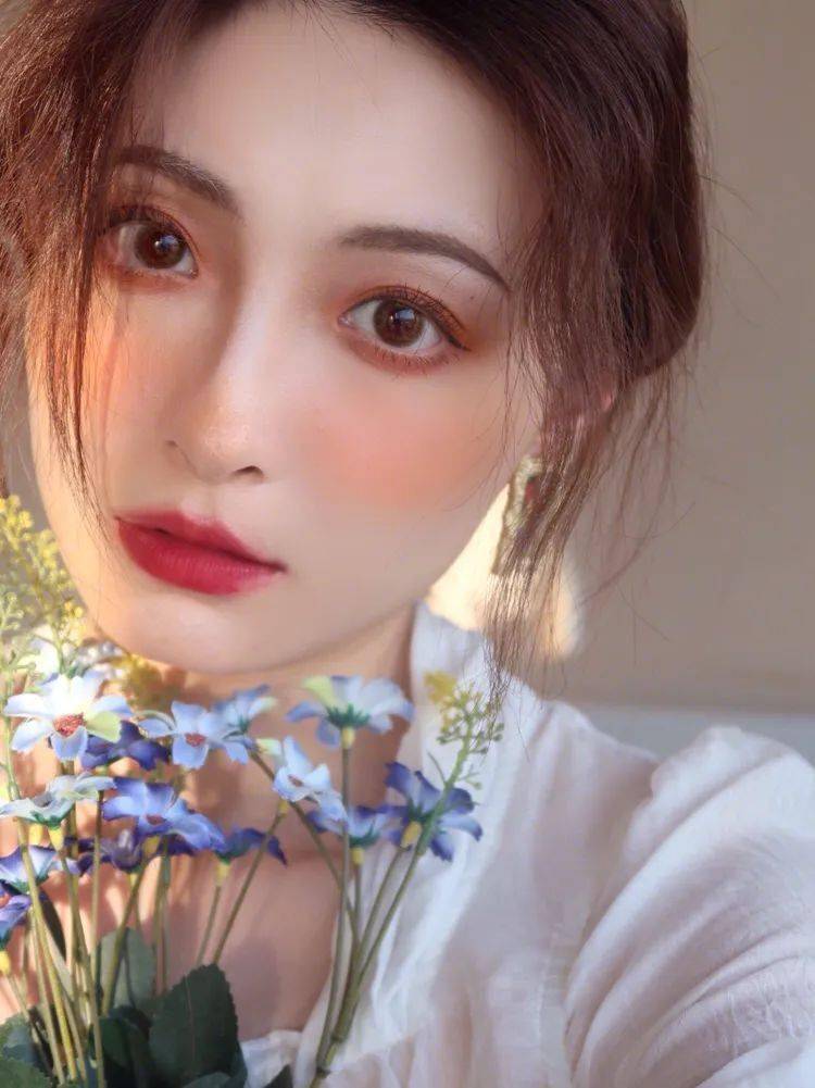 50%純純少女感 + 50%撩人小性感的 “ 純欲風 ” 穿搭也太好看了吧！