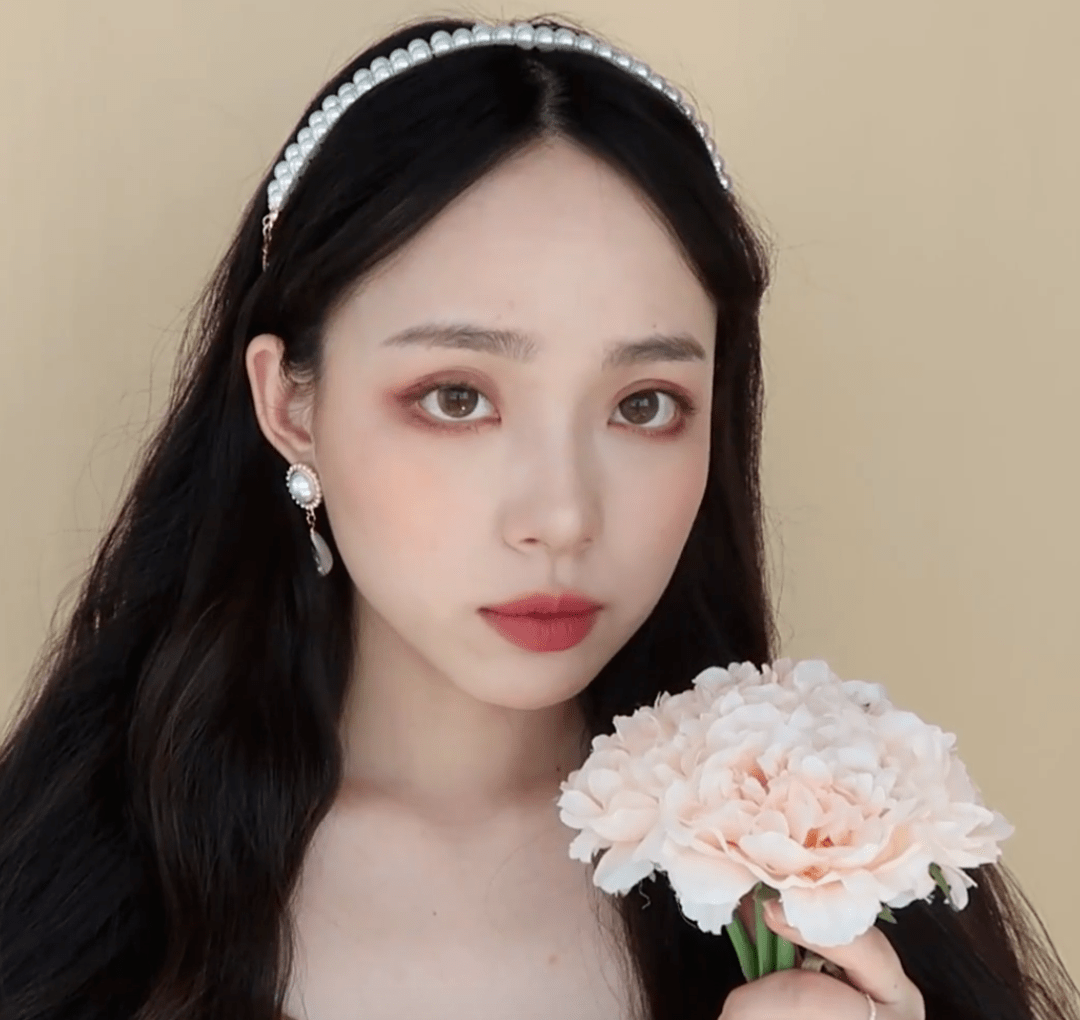 50%純純少女感 + 50%撩人小性感的 “ 純欲風 ” 穿搭也太好看了吧！