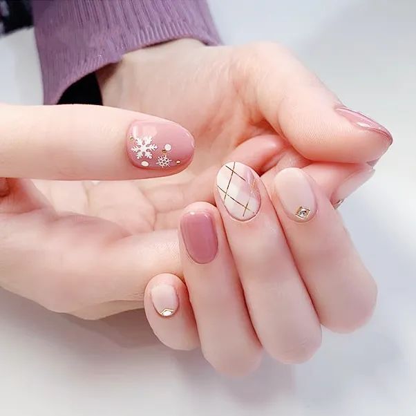冬季做款雪花美甲，超應景~