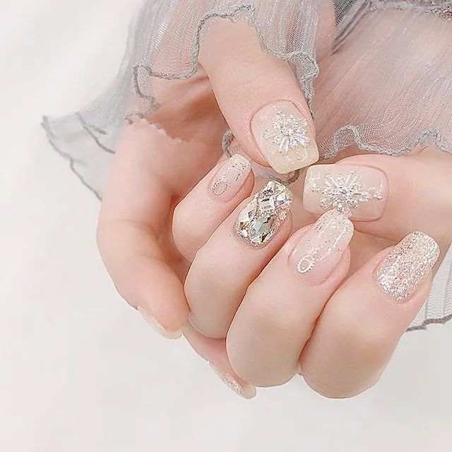冬季做款雪花美甲，超應景~